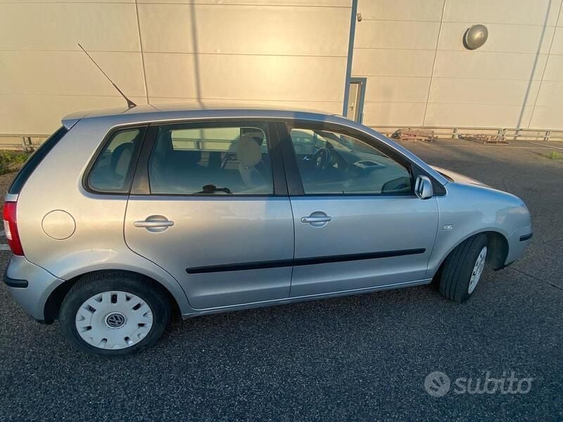 Usata VW Polo 54 CV (39 kW) 2003 Grigio Berlina