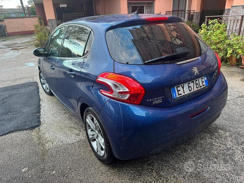 Usata Peugeot 208 92 CV (67 kW) 2015 Blu Utilitaria