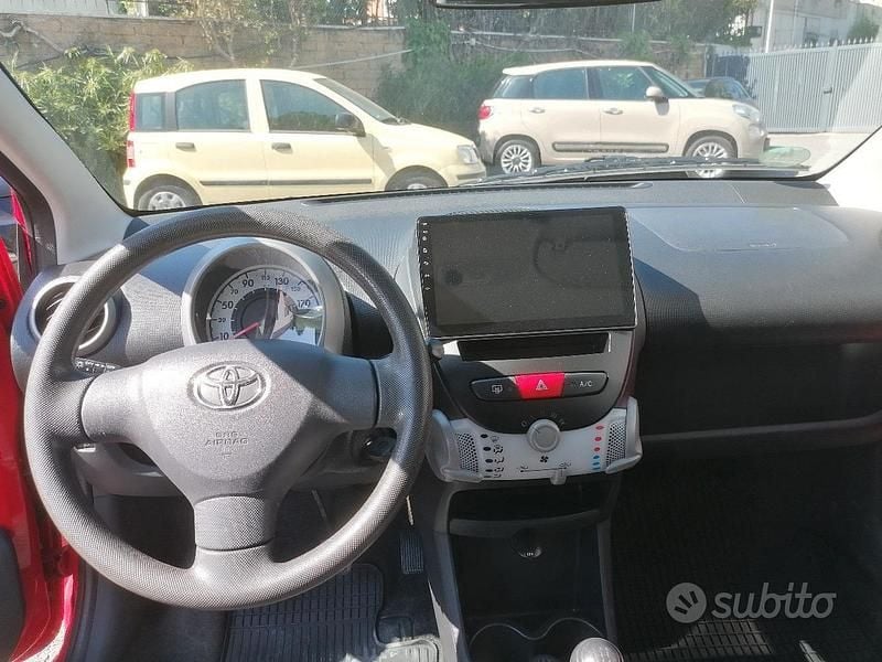 Usata Toyota Aygo 68 CV (50 kW) 2013 Rosso Utilitaria