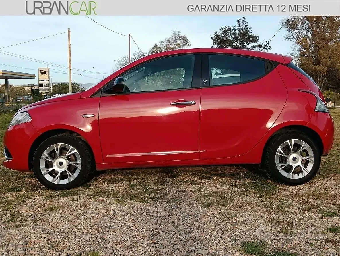 Usata Lancia Ypsilon 69 CV (50 kW) 2016 Rosso Utilitaria