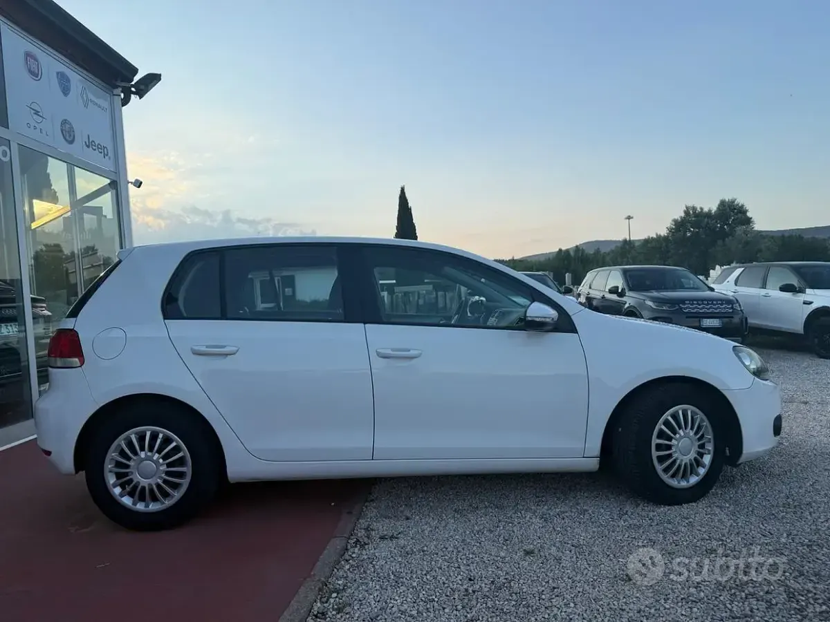 Usata VW Golf VI Highline 105 CV (77 kW) 2010 Bianco Utilitaria