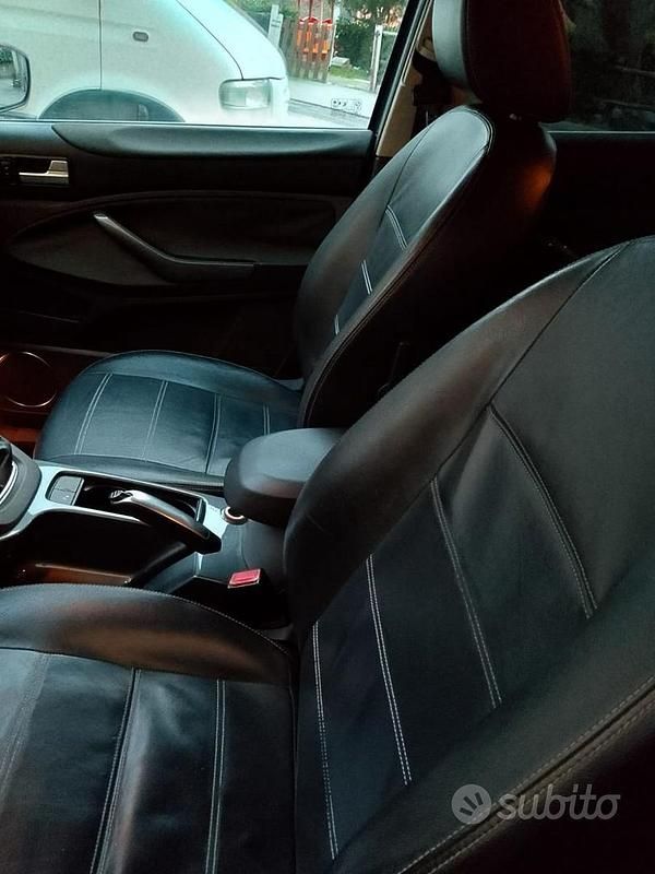 Usata Ford Kuga 140 CV (102 kW) 2012 Blu SUV