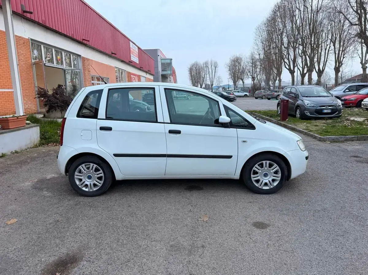 Usata Fiat Idea Dynamic 95 CV (69 kW) 2012 Bianco Monovolume