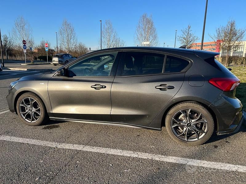 Usata Ford Focus ST-Line 125 CV (91 kW) 2019 Grigio Berlina