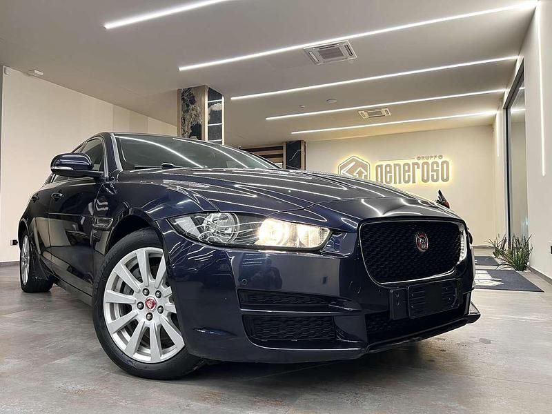 Usata Jaguar XE Portfolio 179 CV (131 kW) 2018 Blu/azzurro Berlina