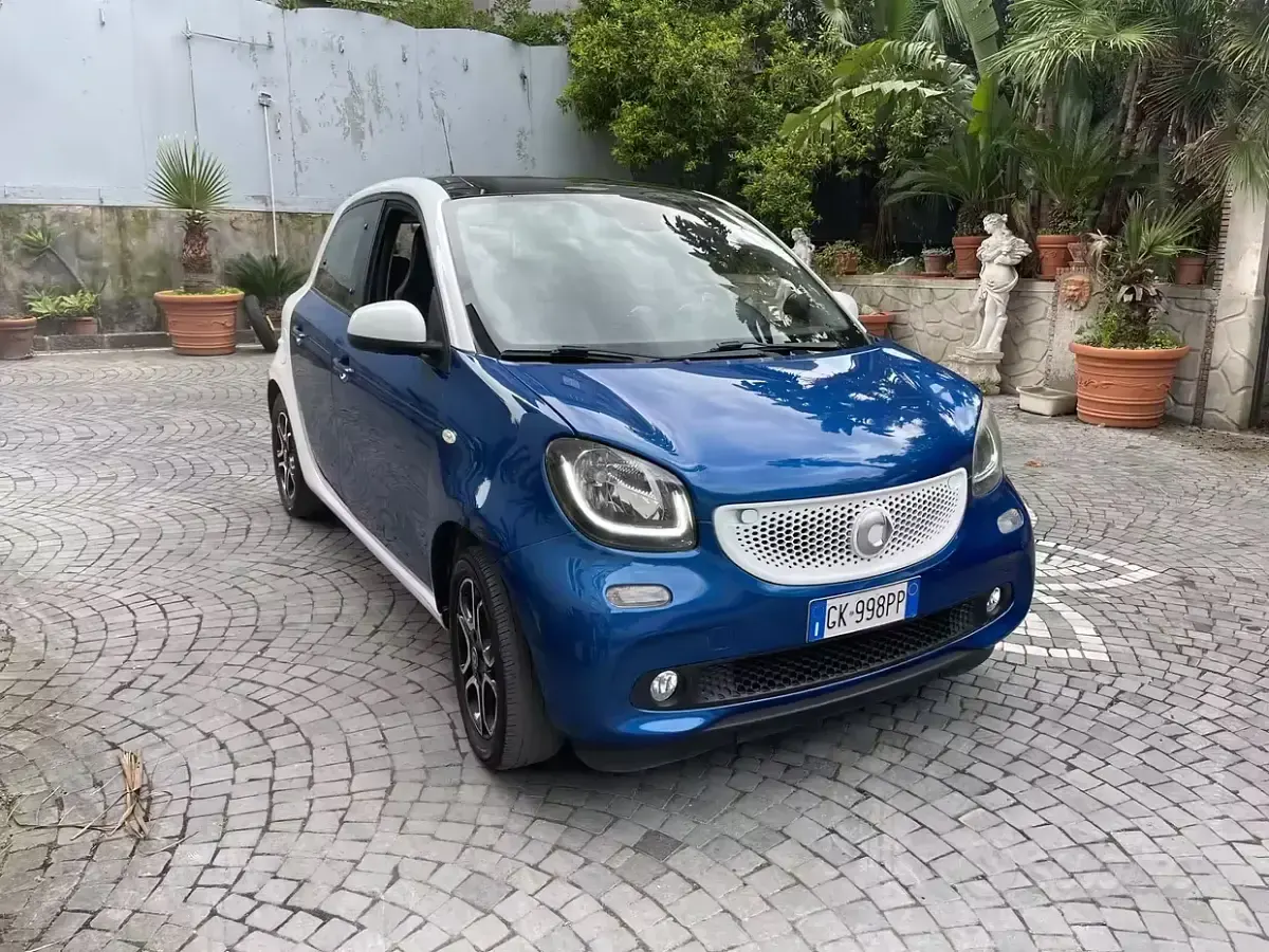 Usata Smart ForFour Prime 71 CV (52 kW) 2017 Blu Utilitaria