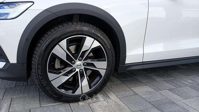 Usata Volvo V60 CC Core 197 CV (144 kW) 2022 Bianco Station wagon