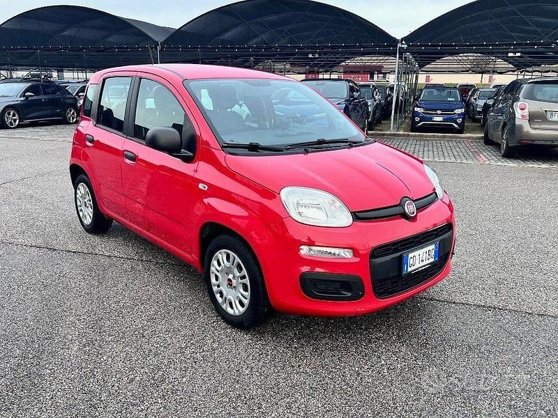 Usata Fiat Panda Easy 69 CV (50 kW) 2020 Rosso Utilitaria