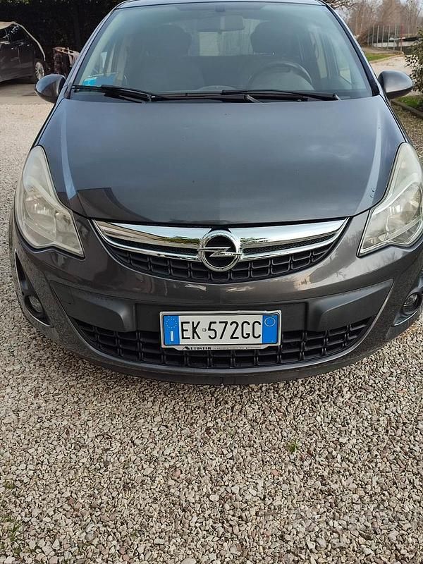 Usata Opel Corsa 85 CV (62 kW) 2011 Utilitaria