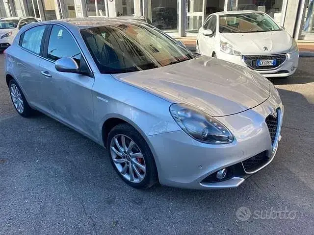 Usata Alfa Romeo Giulietta Super 120 CV (88 kW) 2020 Grigio Utilitaria