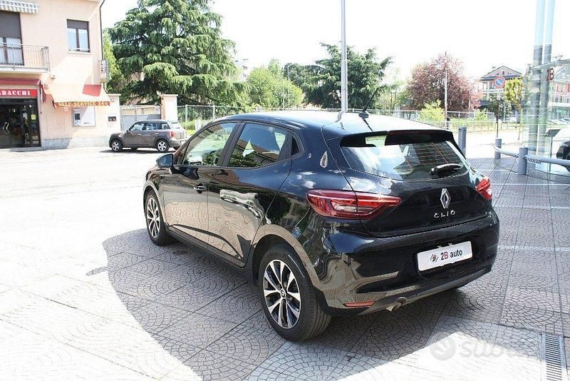 Usado Renault Clio V Techno 90 CV (66 kW) 2023 Negro Berlina