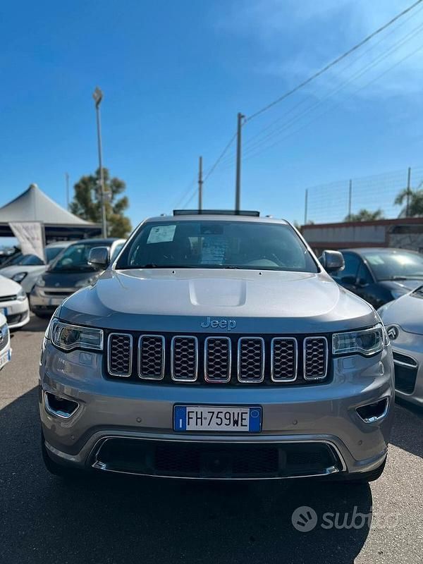 Grigio Usata 2017 Jeep Grand Cherokee SUV | 16.900 € (Cara) - Immagine 1/4