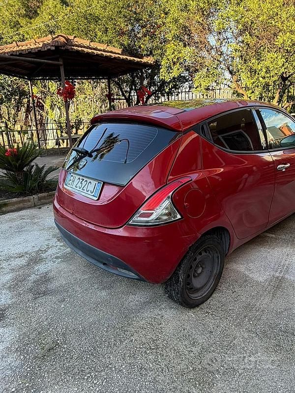 Usata Lancia Ypsilon 69 CV (50 kW) 2012 Utilitaria