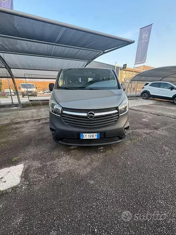 Usata Opel Vivaro 120 CV (88 kW) 2015 Grigio Monovolume