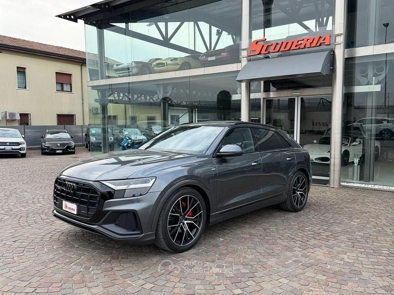 Usata Audi Q8 S-Line 286 CV (210 kW) 2021 Grigio SUV
