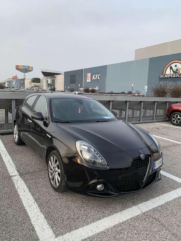 Usata Alfa Romeo Giulietta Distinctive 105 CV (77 kW) 2015 Nero Utilitaria
