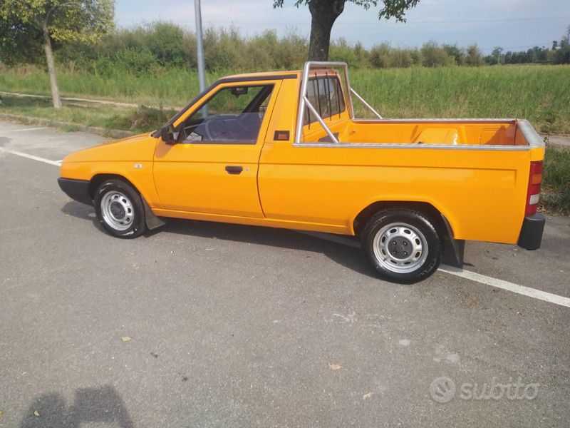 Usata Skoda Pick-up 68 CV (50 kW) 1995 Giallo Pick-up