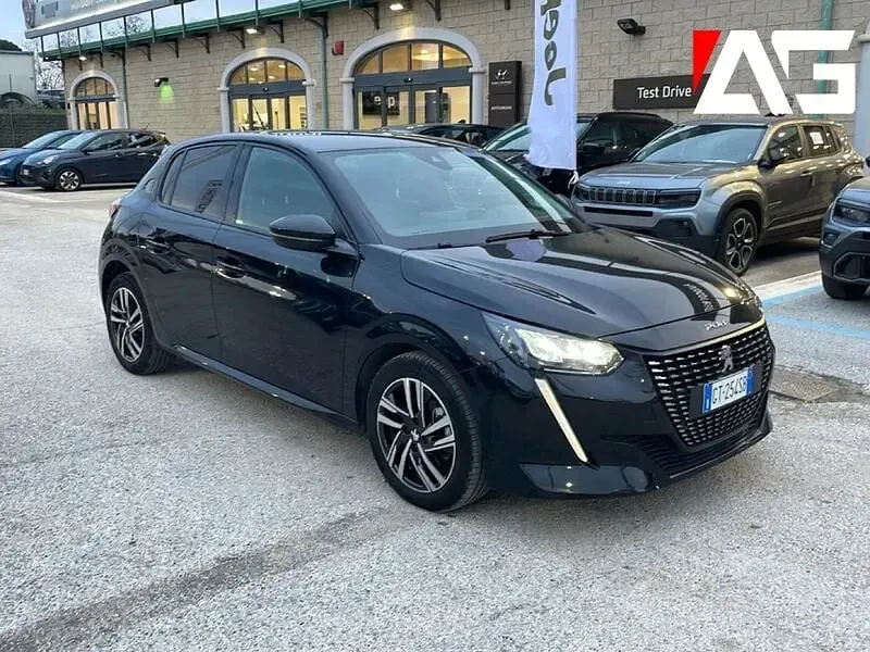 Usata Peugeot 208 Active 101 CV (74 kW) 2022 Nero Utilitaria