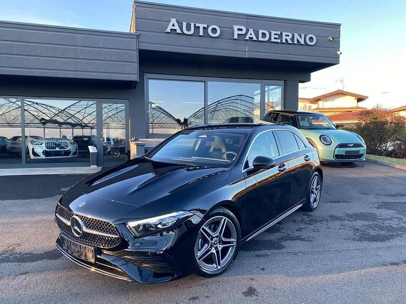 Nero notte Usata 2024 Mercedes A200 AMG Line Premium Berlina | 34.900 € (Buon prezzo) - Immagine 1/4