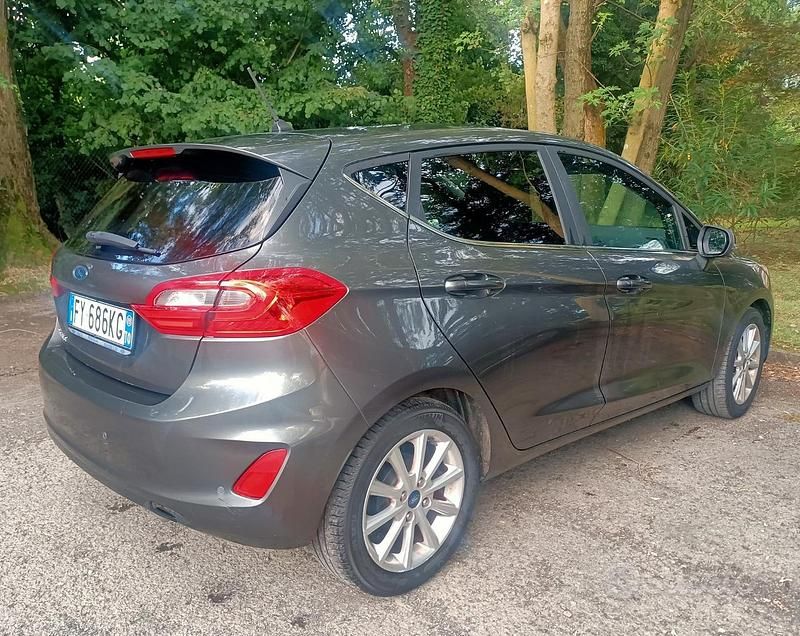 Usata Ford Fiesta 75 CV (55 kW) 2019 Grigio Berlina
