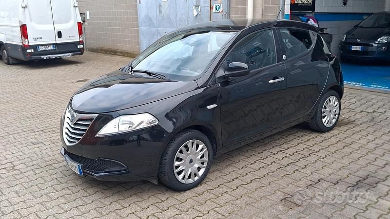 Usata Lancia Ypsilon Silver 69 CV (50 kW) 2012 Nero Utilitaria