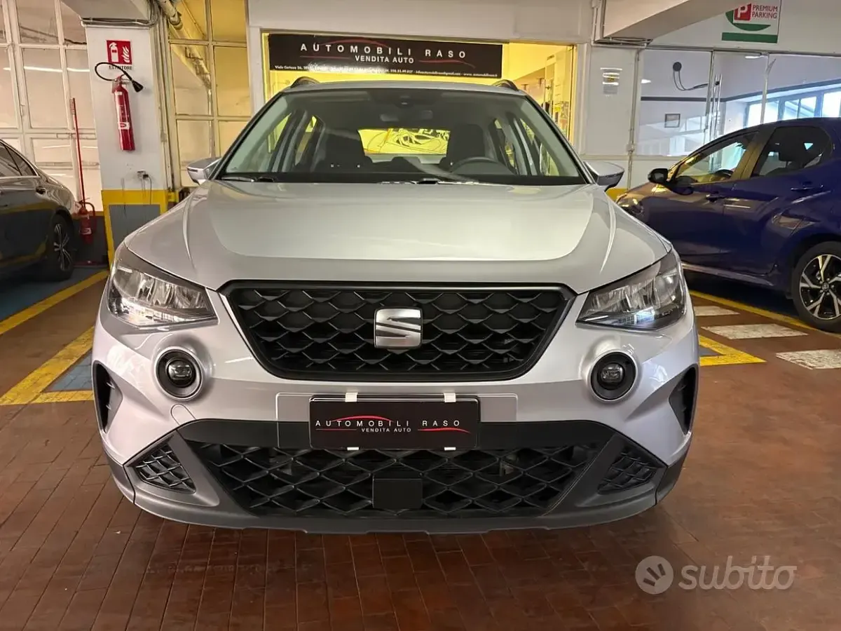 Usata Seat Arona Reference 95 CV (69 kW) 2023 Grigio SUV