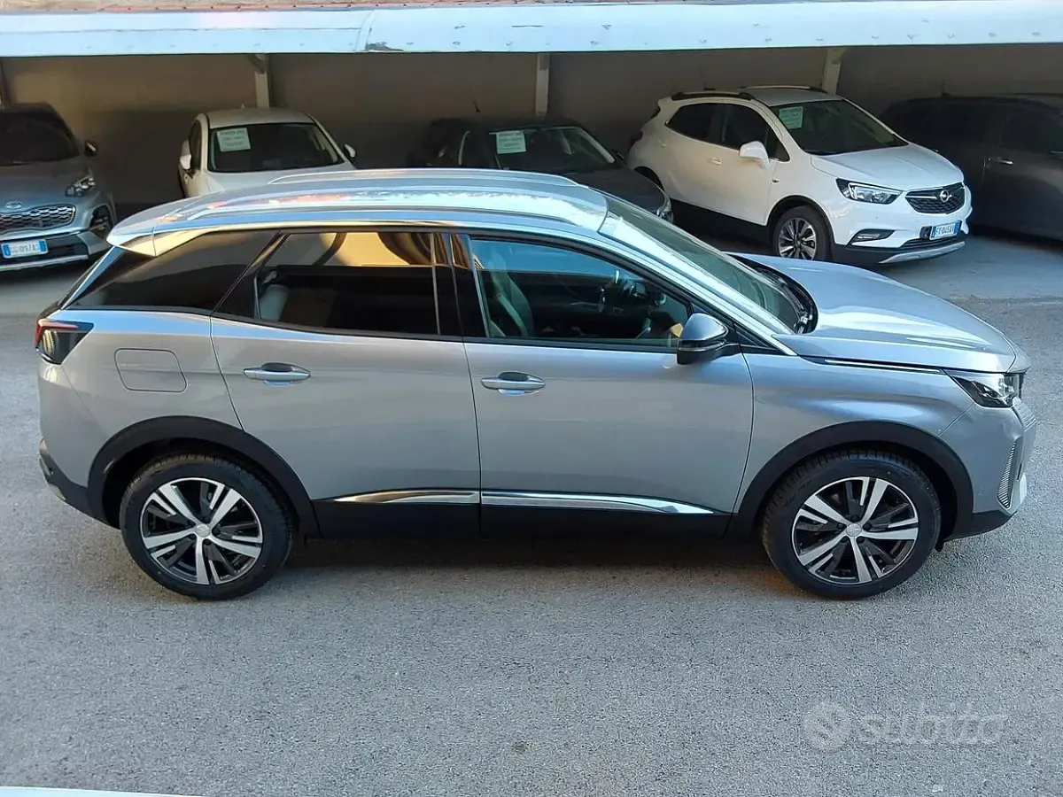 Usata Peugeot 3008 Allure 131 CV (96 kW) 2023 Grigio SUV