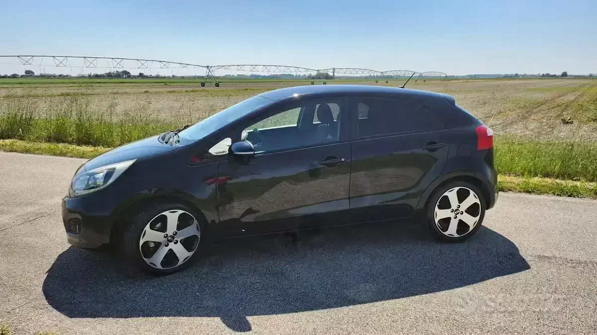 Usata Kia Rio 90 CV (66 kW) 2013 Nero Berlina