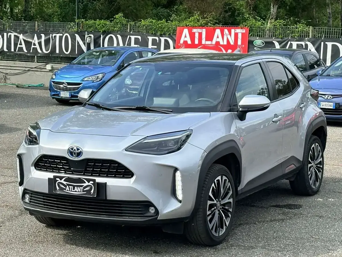 Usata Toyota Yaris Cross 92 CV (67 kW) 2022 Argento SUV