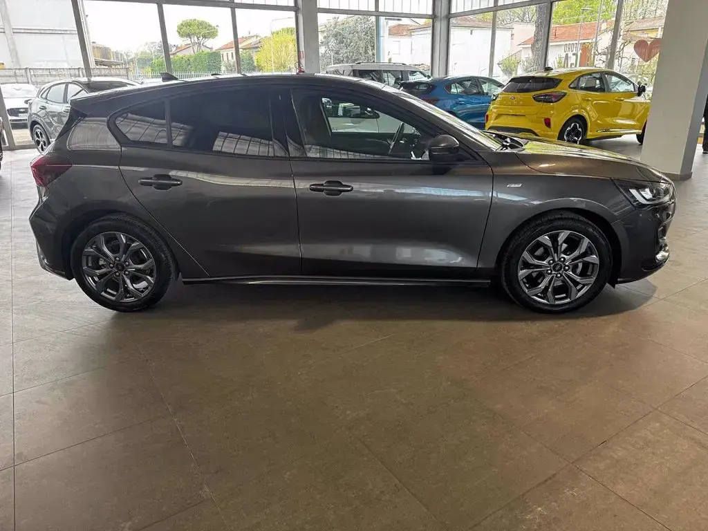 Usata Ford Focus ST-Line 125 CV (91 kW) 2023 Grigio Berlina