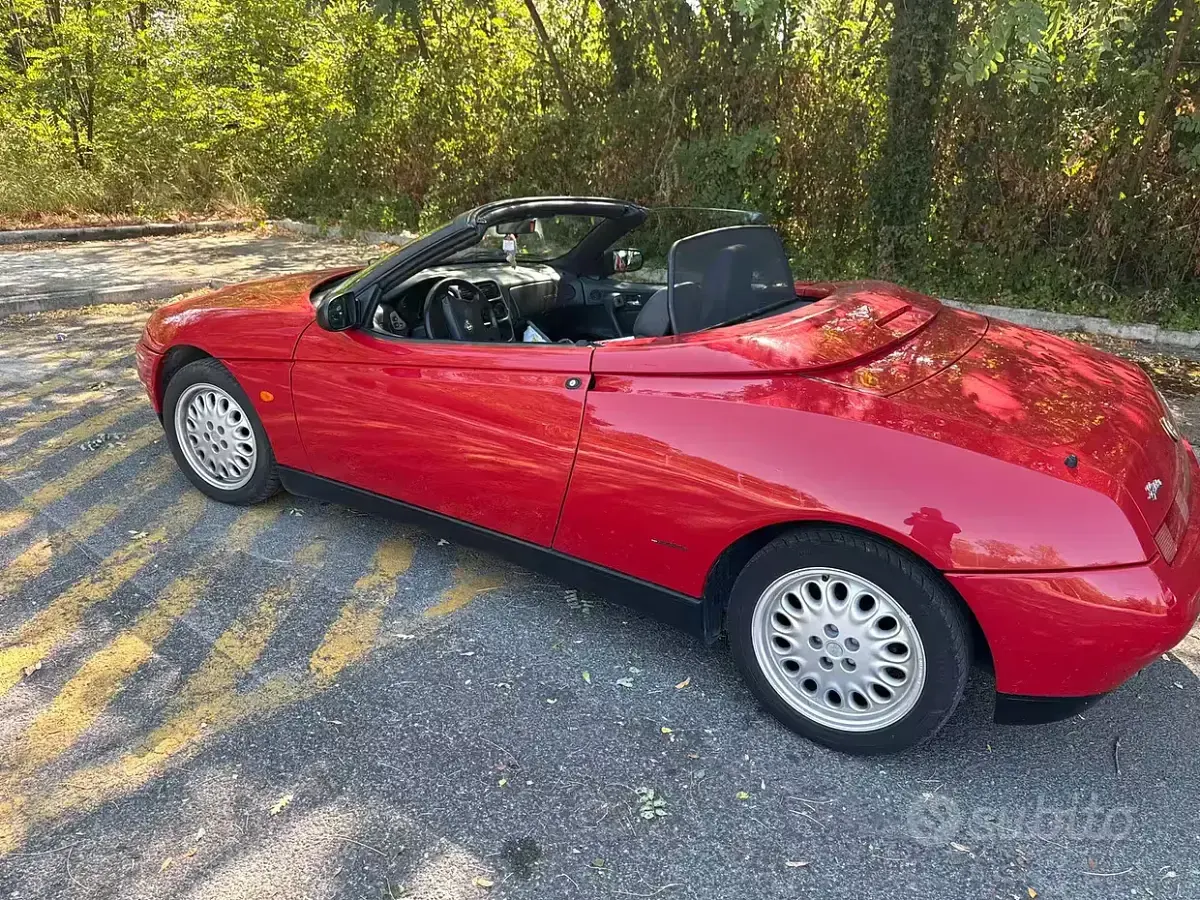 Usata Alfa Romeo Spider 150 CV (110 kW) 1995 Rosso Cabrio