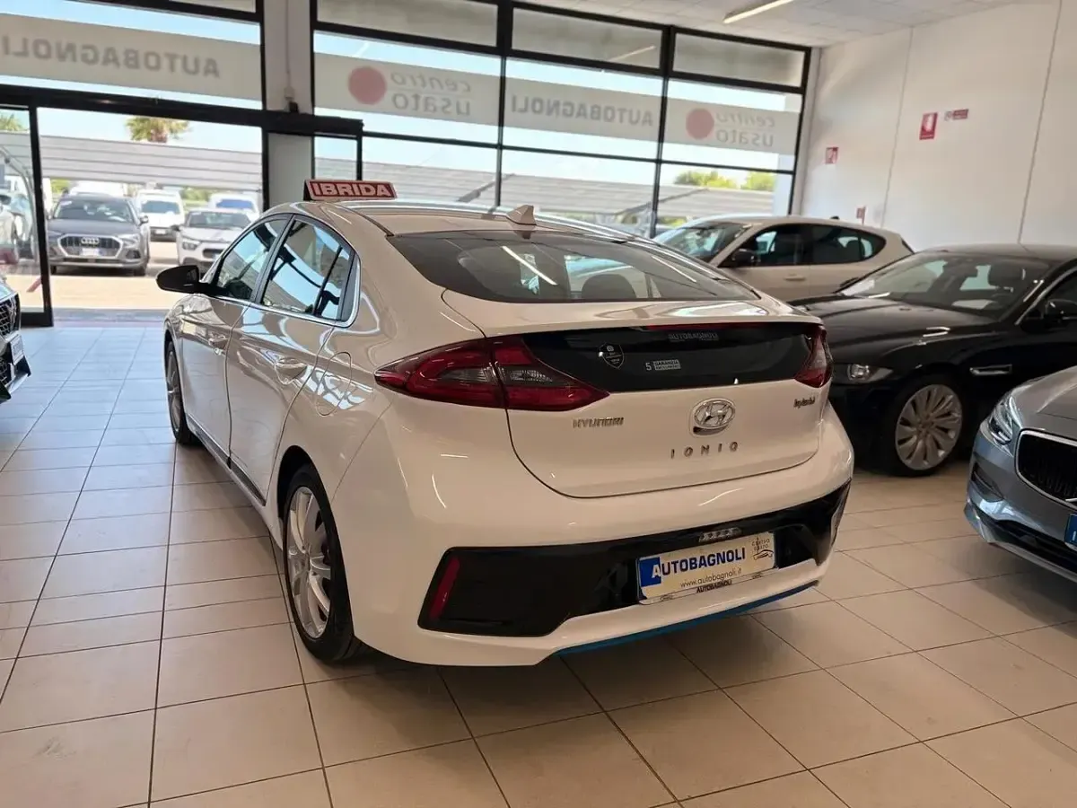 Usata Hyundai Ioniq Comfort 105 CV (77 kW) 2018 Bianco Utilitaria