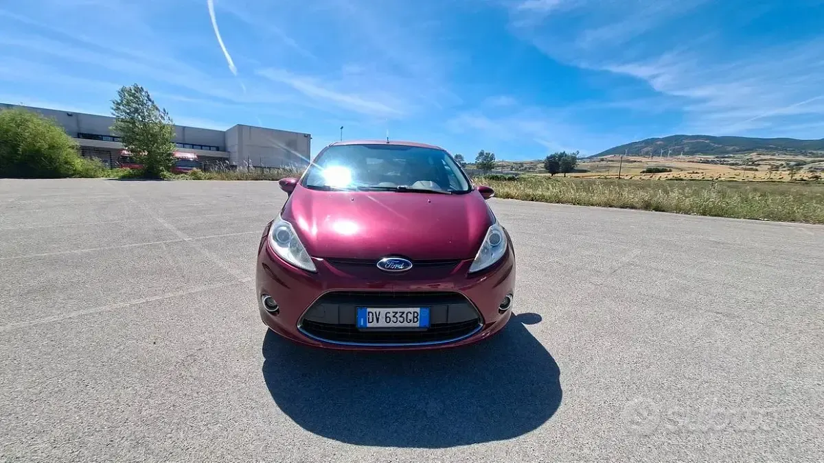 Usata Ford Fiesta Titanium 68 CV (50 kW) 2009 Rosso Berlina