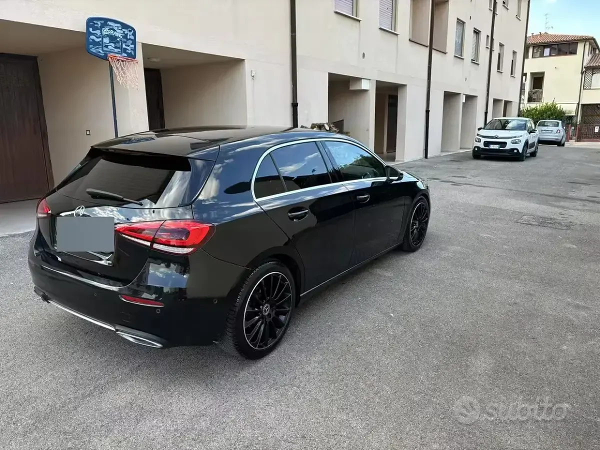Usata Mercedes 180 Premium 116 CV (85 kW) 2021 Nero Berlina
