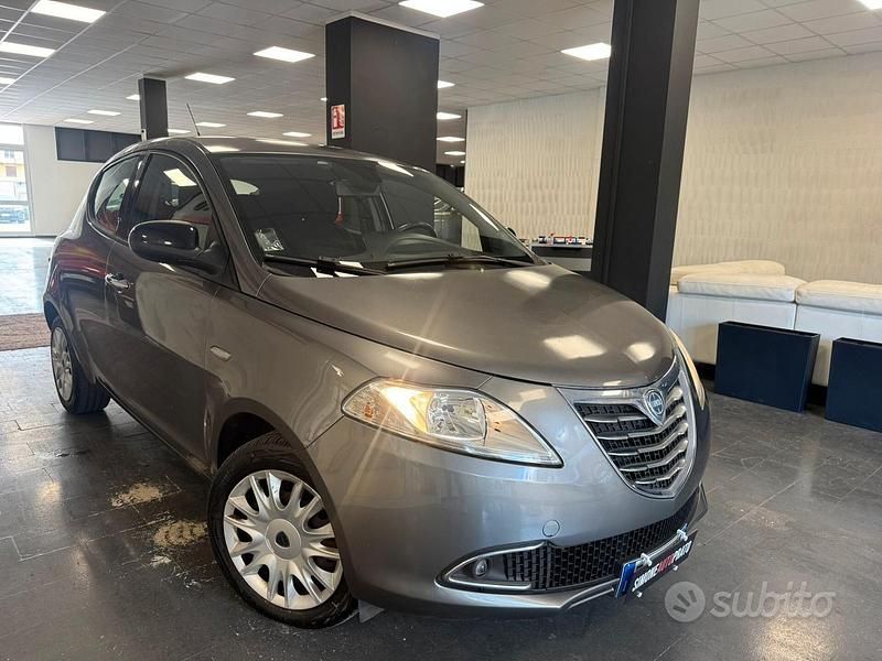Usata Lancia Ypsilon Silver 69 CV (50 kW) 2013 Grigio Utilitaria