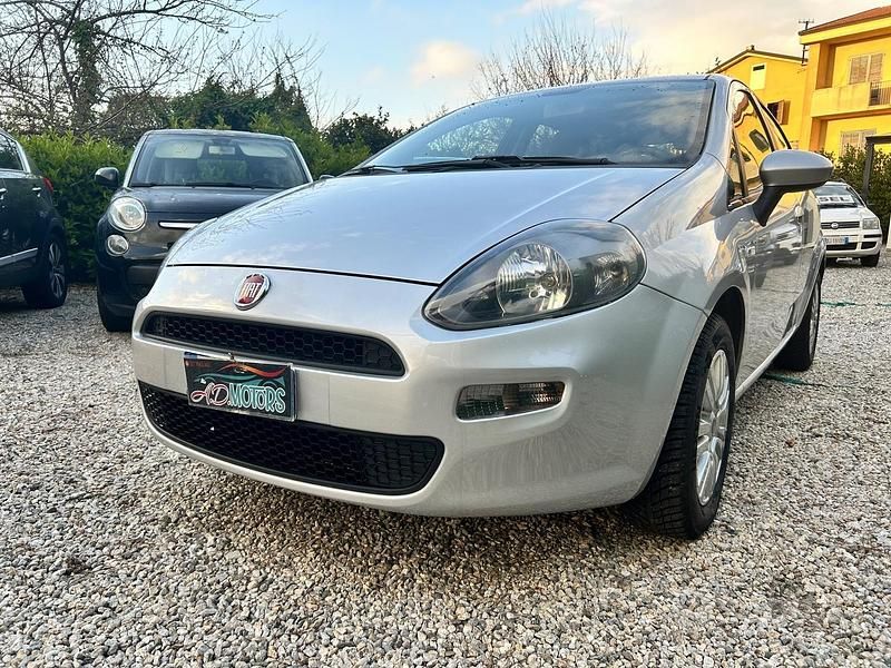 Usata Fiat Punto Easy 77 CV (56 kW) 2013 Grigio Utilitaria