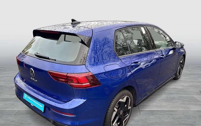 Usata VW Golf VIII R-line 150 CV (110 kW) 2025 Blu/azzurro Utilitaria