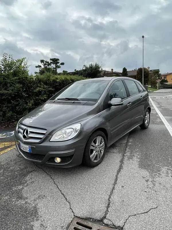 Usata Mercedes 180 109 CV (80 kW) 2010 Grigio Berlina