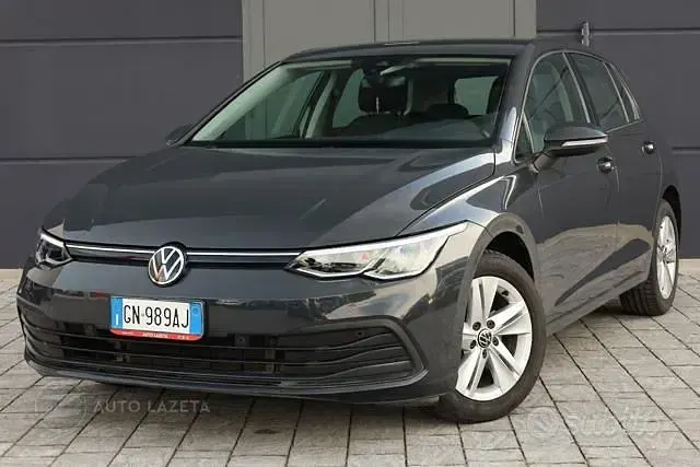 Usata VW Golf VIII Life 110 CV (80 kW) 2023 Grigio Berlina