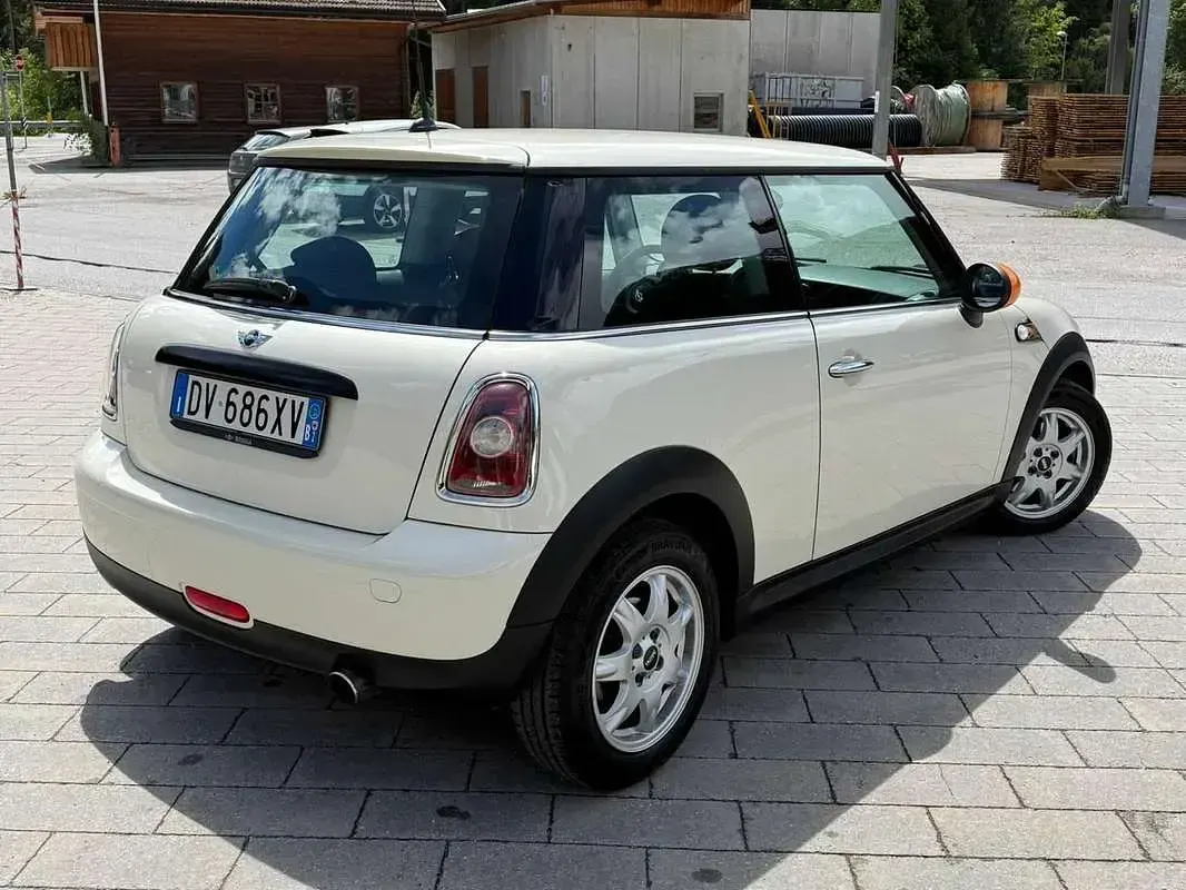 Usata Mini ONE 75 CV (55 kW) 2009 Bianco Utilitaria