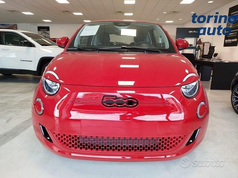 Usata Fiat 500e Red 69 kW (95 CV) 2024 Rosso Berlina
