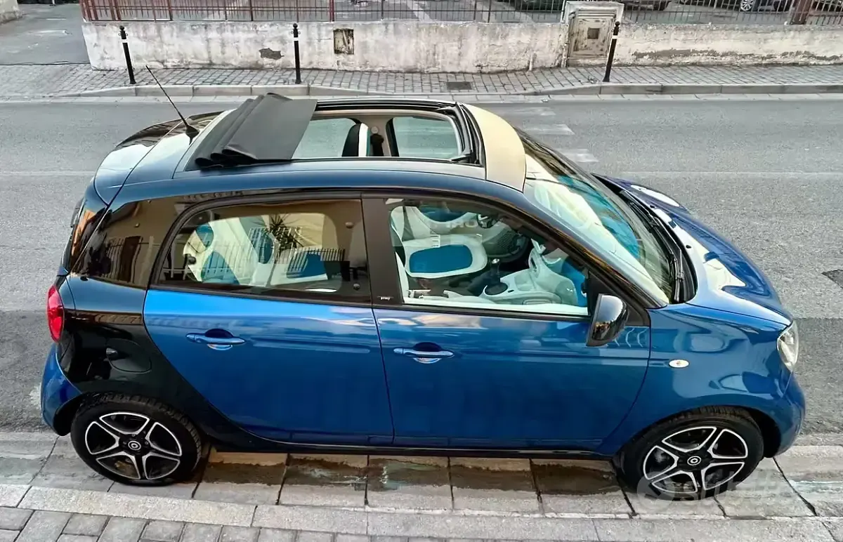 Usata Smart ForFour Proxy 71 CV (52 kW) 2015 Blu Utilitaria
