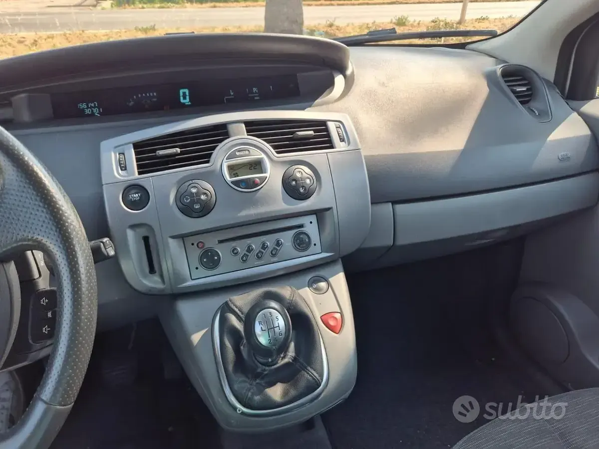 Usata Renault Scénic II 111 CV (81 kW) 2007 Grigio Monovolume