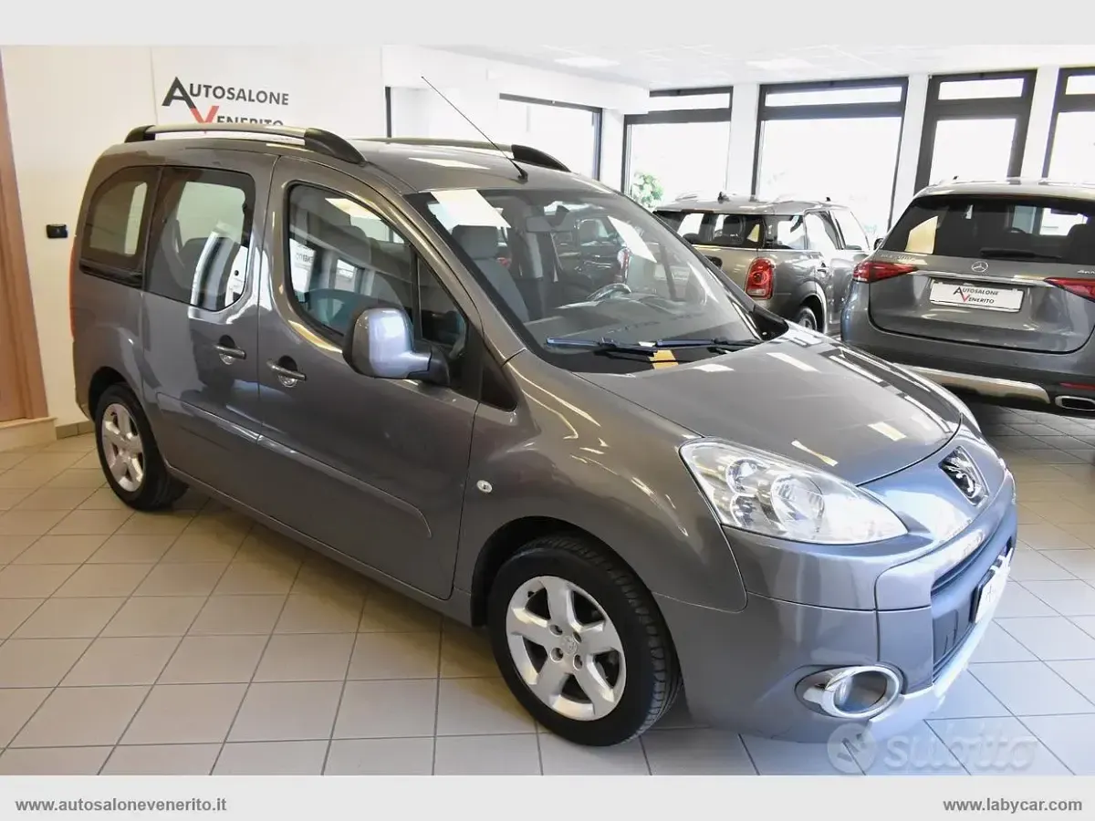 Usata Peugeot Partner Tepee 92 CV (67 kW) 2012 Grigio Monovolume