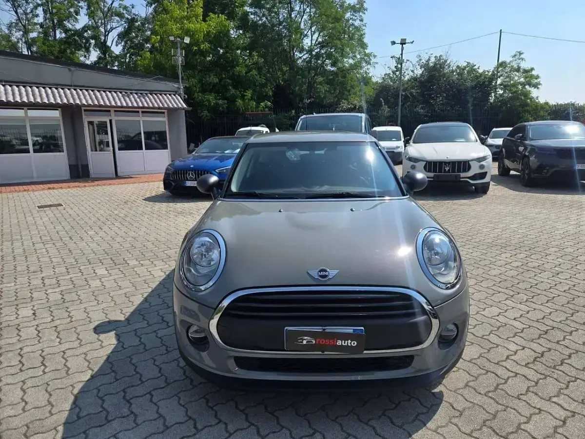 Usata Mini ONE 102 CV (75 kW) 2017 Grigio Utilitaria