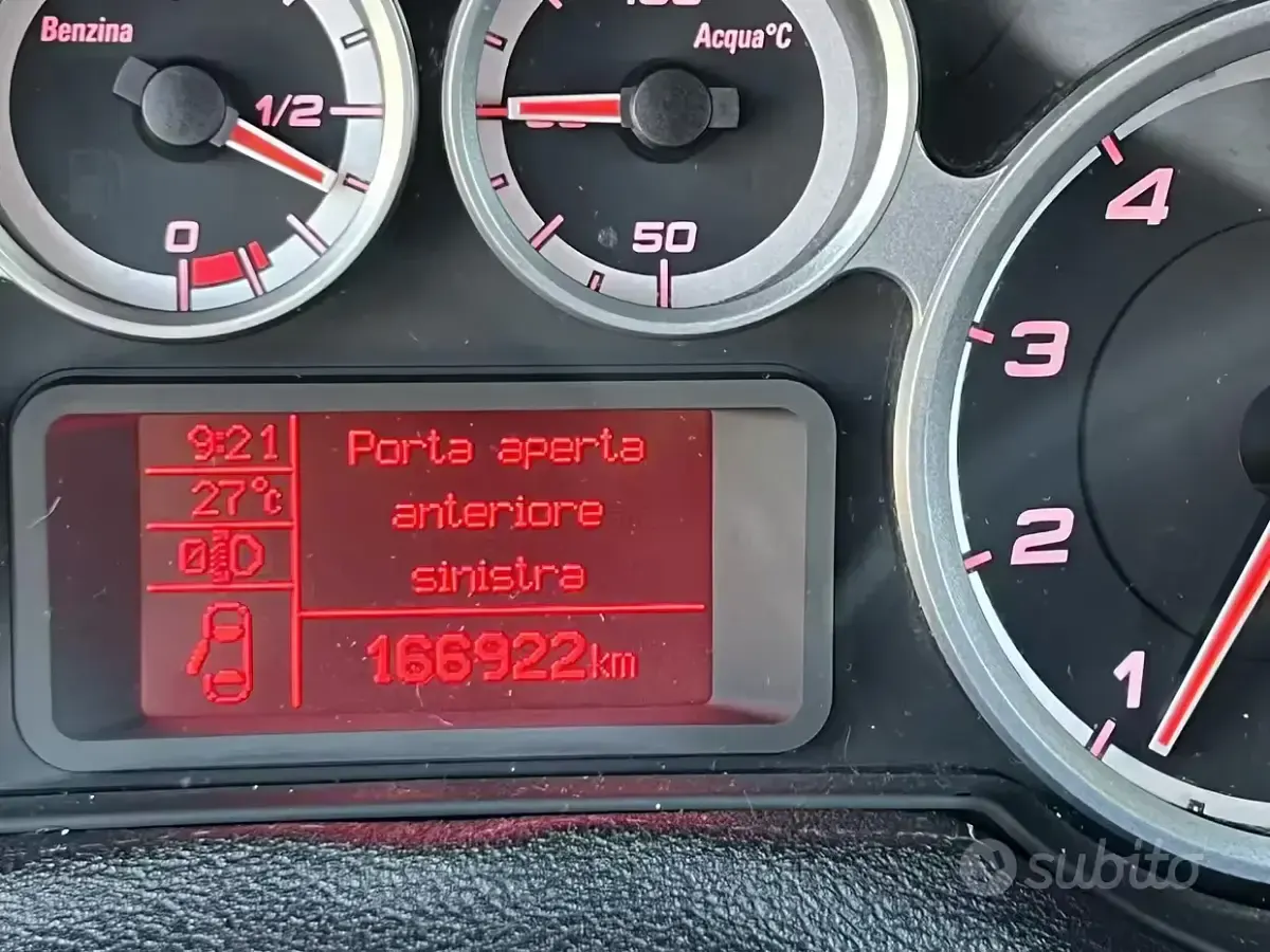 Usata Alfa Romeo MiTo 70 CV (51 kW) 2014 Rosso Utilitaria