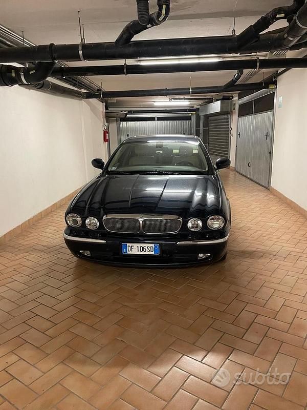 Usata Jaguar XJ8 2007 Blu Berlina