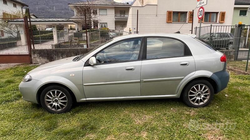 Usata Chevrolet Lacetti SX 109 CV (80 kW) 2005 Grigio Berlina