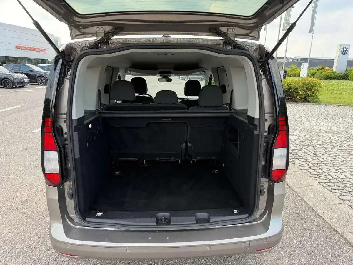 Usata VW Caddy 102 CV (75 kW) 2021 Beige mojave metallizzato Monovolume