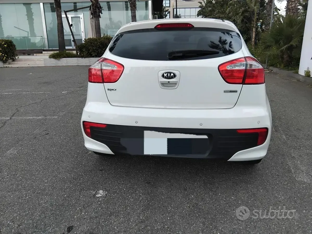 Usado Kia Rio 90 HP (66 kW) 2017 Branco Sedan